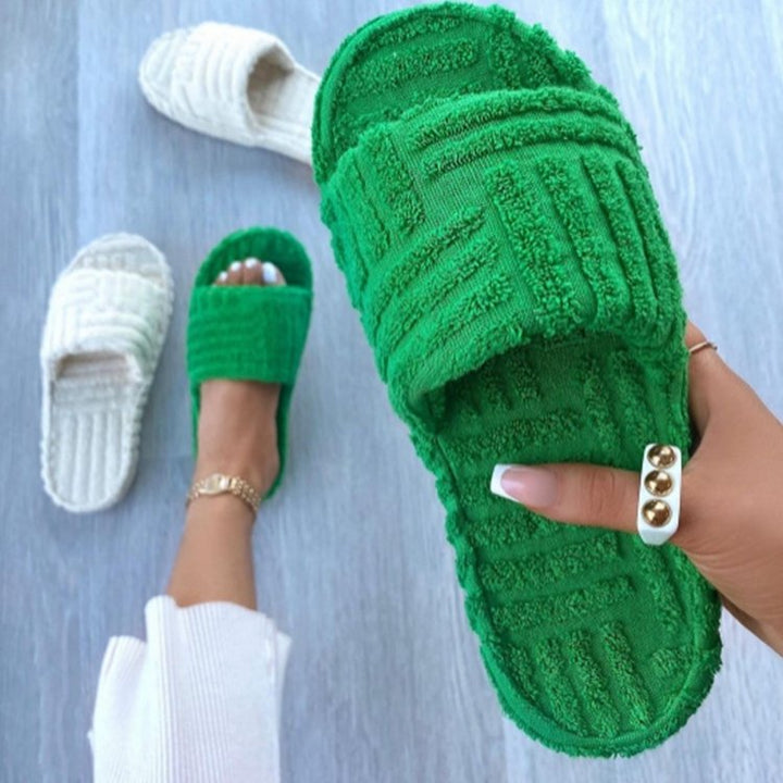 Grüne Frottee-Pantoffeln für Damen, gemütlich, rutschfest, modisch, ideal für Zuhause.