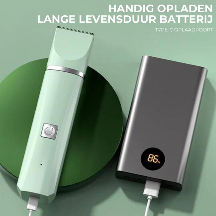 Grüner elektrischer Haarschneider und schwarze Powerbank mit USB-C-Anschluss auf grünem Hintergrund.