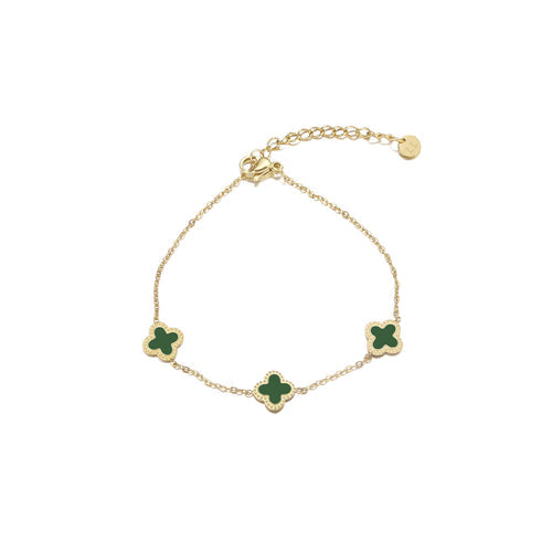 Goldenes Armband mit grünen Kleeblatt-Anhängern, verstellbare Kette, eleganter Schmuck.