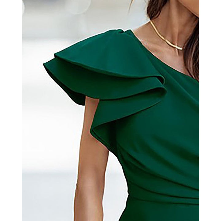 Grünes Damenkleid mit Rüschenärmel, elegantes Design, ideal für Abendveranstaltungen.