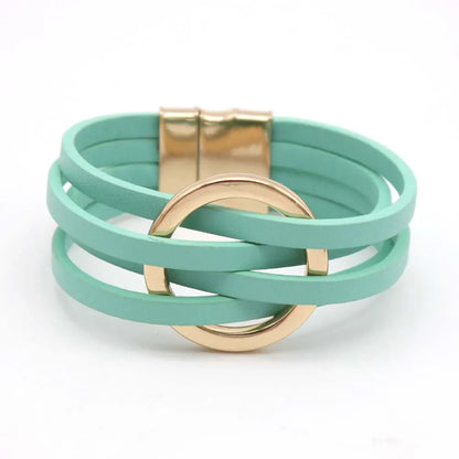 Grünes Lederarmband mit goldener Schnalle, modisches Accessoire, Damen-Schmuck.