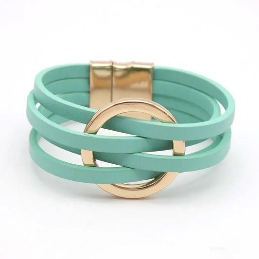 Grünes Lederarmband mit goldener Schnalle, modisches Accessoire, Damen-Schmuck.