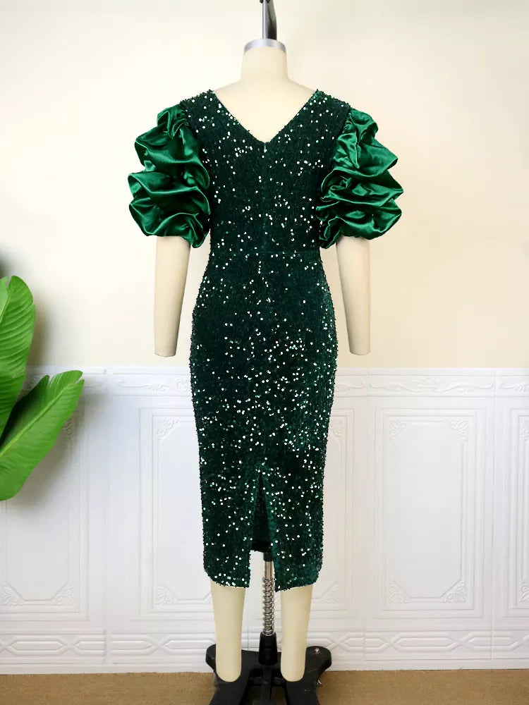 Grünes Paillettenkleid mit Puffärmeln, elegantes Abendkleid, knielang, festlich.