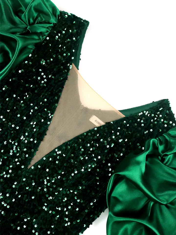 Grünes Paillettenkleid mit Puffärmeln, elegantes Abendmode-Design, festlicher Look.