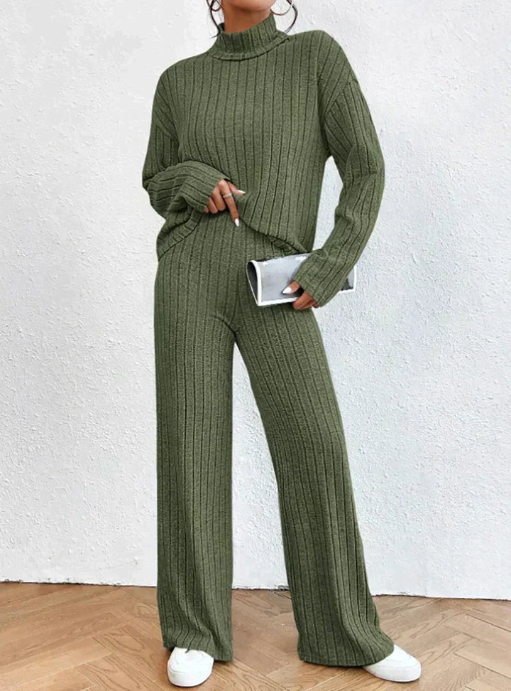 Damen Strickset, olivgrün, gerippt, Pullover und Hose, gemütlich, modisch, Herbstmode.