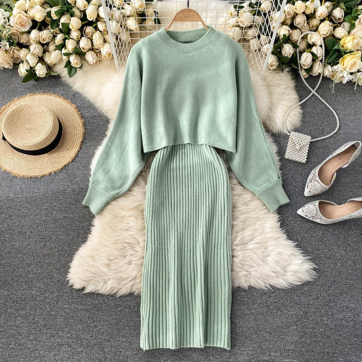 Grünes Strickkleid-Set mit Pullover und Rock, elegantes Damen-Outfit, Herbstmode.