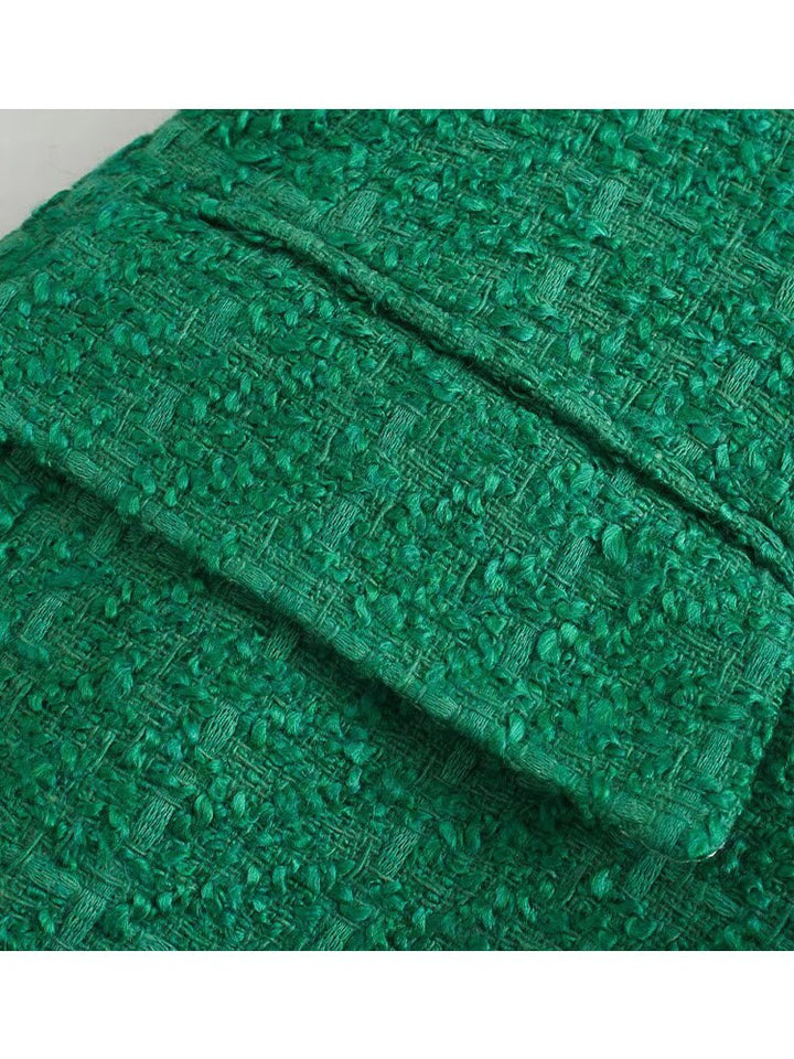 Grüner Bouclé-Stoff, Textilmaterial, strukturierte Oberfläche, ideal für Mode und Dekoration.