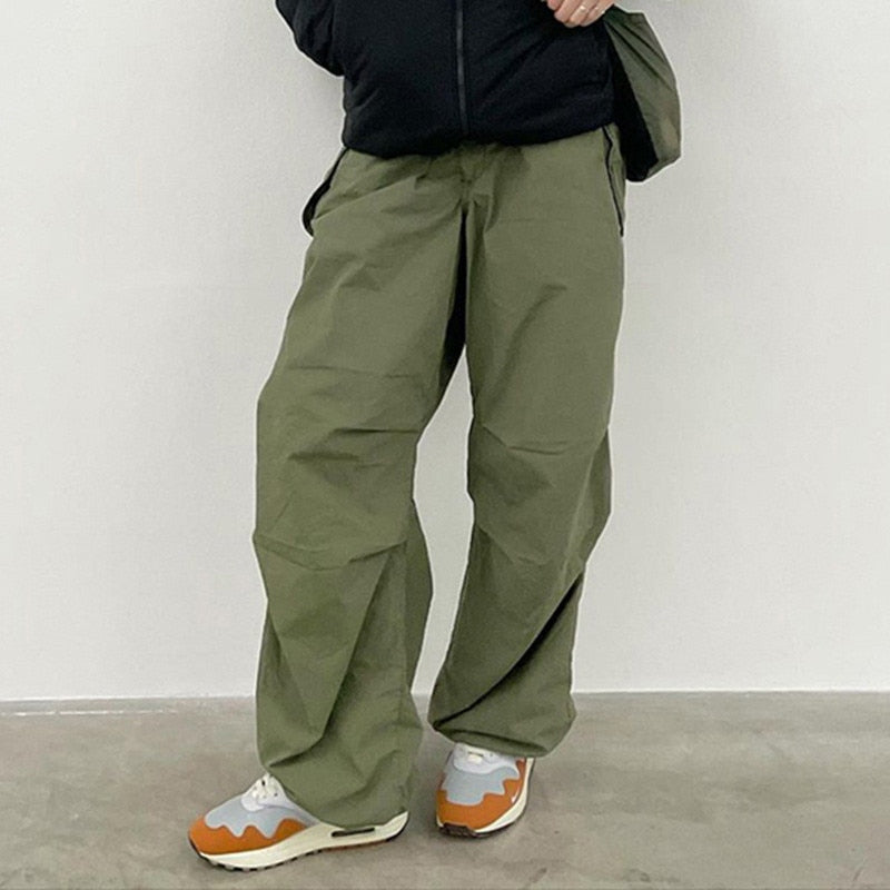 Grüne Cargohose aus Baumwolle, lässiger Stil, ideal für Freizeitmode, Unisex-Design.