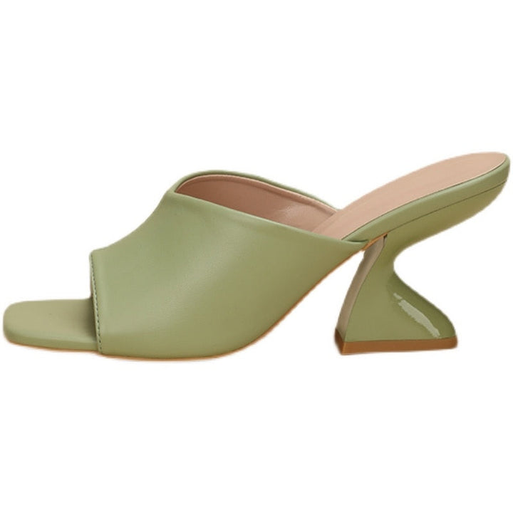 Grüner Damen-Mules mit skulpturalem Absatz, Leder, modisch, elegant, Sommerschuh.