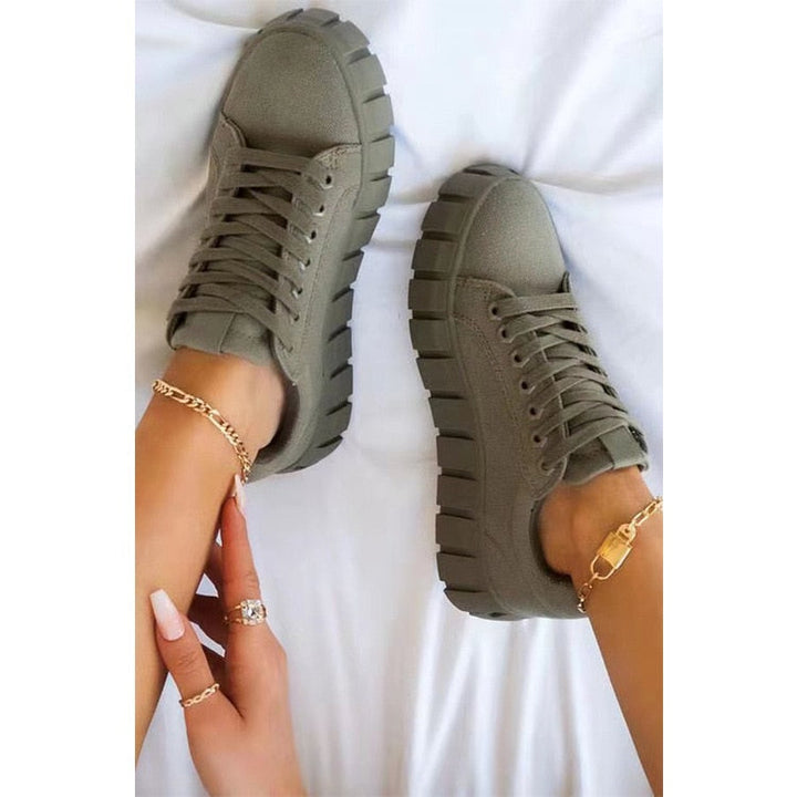 Damen Sneaker olivgrün, klobige Sohle, modisch, bequem, Freizeit, Schnürschuhe, Trend 2023.