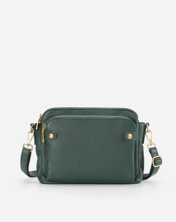 Grüne Leder-Crossbody-Tasche mit goldenen Details, verstellbarem Riemen, modisch und elegant.