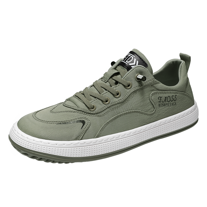 Grüner Sneaker für Herren, sportlich, bequem, mit weißer Sohle, ideal für Freizeit und Alltag.