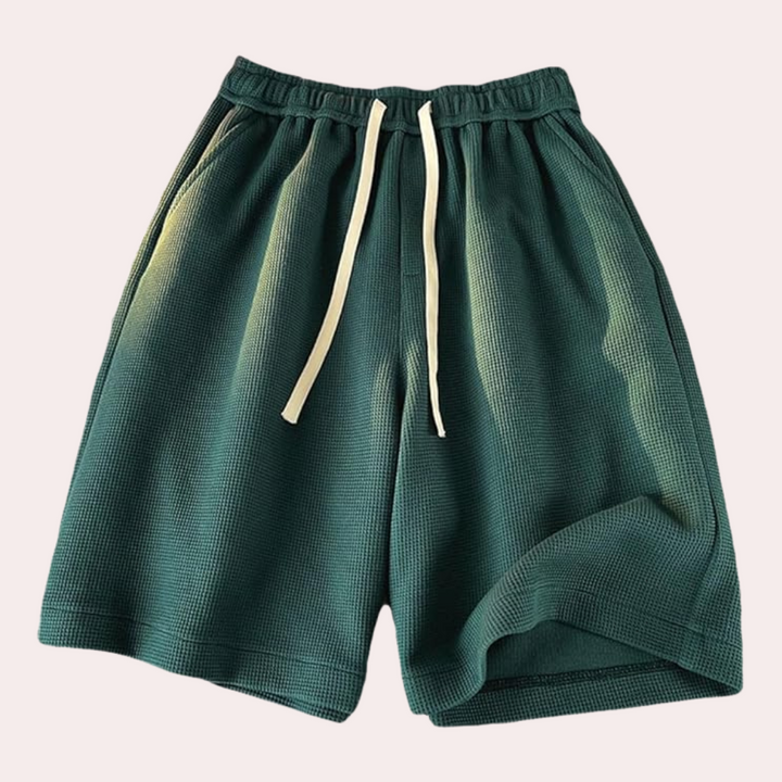Grüne Herren-Shorts mit Kordelzug, bequem, atmungsaktiv, ideal für Sommer und Freizeit.