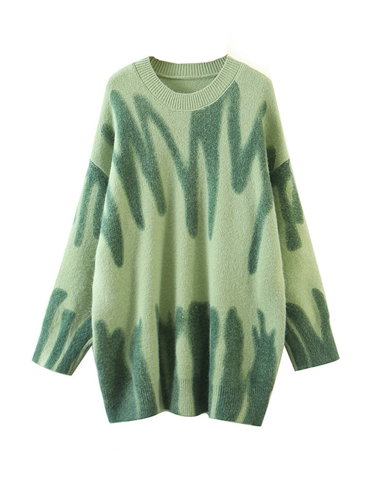 Grüner Oversize-Pullover, abstraktes Muster, Damenmode, weiches Material, Herbstkleidung.