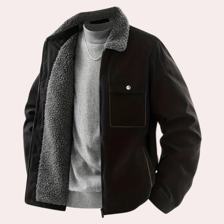 Schwarze Herrenjacke mit grauem Fleecefutter, Reißverschluss, Brusttasche, modisch und warm.