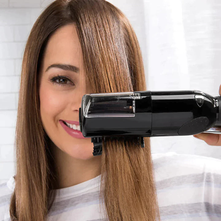Frau glättet Haare mit schwarzem Haarglätter, modernes Haarstyling-Gerät, glattes Haar.