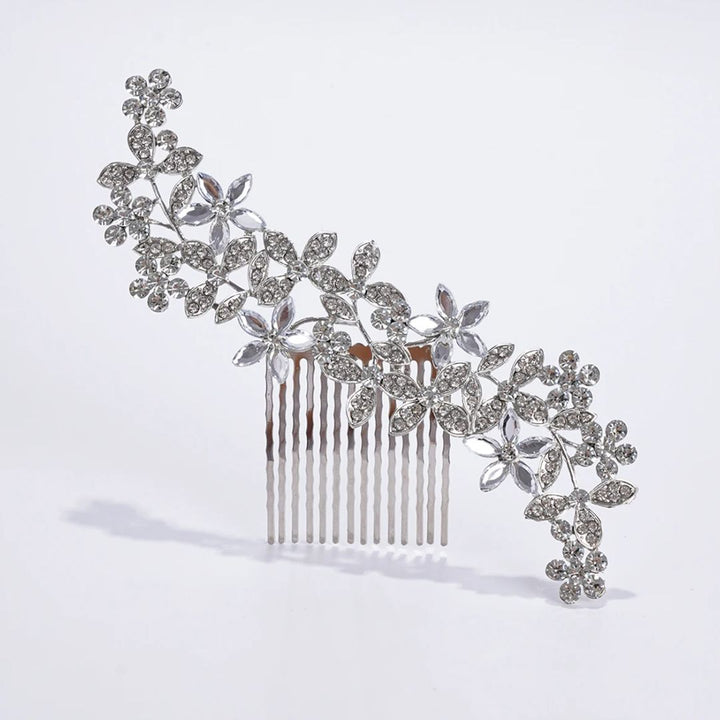 Silberne Haarspange mit floralen Kristallverzierungen, elegantes Brautaccessoire.