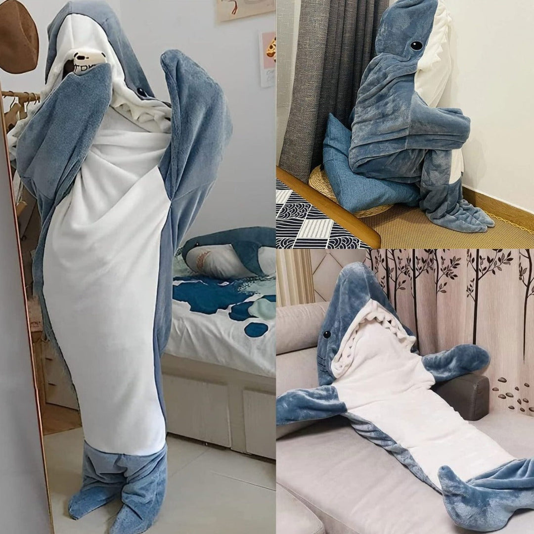 Kuscheliger Haifisch-Schlafsack, blau-weiß, Plüschmaterial, ideal für Kinderzimmer.