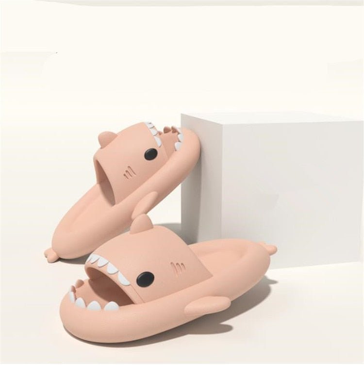Niedliche Hai-Hausschuhe, beige, Cartoon-Design, rutschfest, für Kinder und Erwachsene.