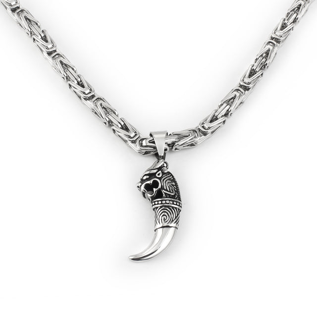 Silberne Edelstahlkette mit byzantinischem Design und Löwenanhänger für Herren.