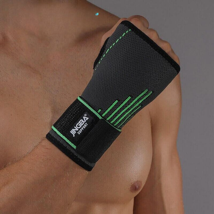 Schwarze Handgelenkbandage mit grünen Nähten, atmungsaktiv, für Sport und Fitness.
