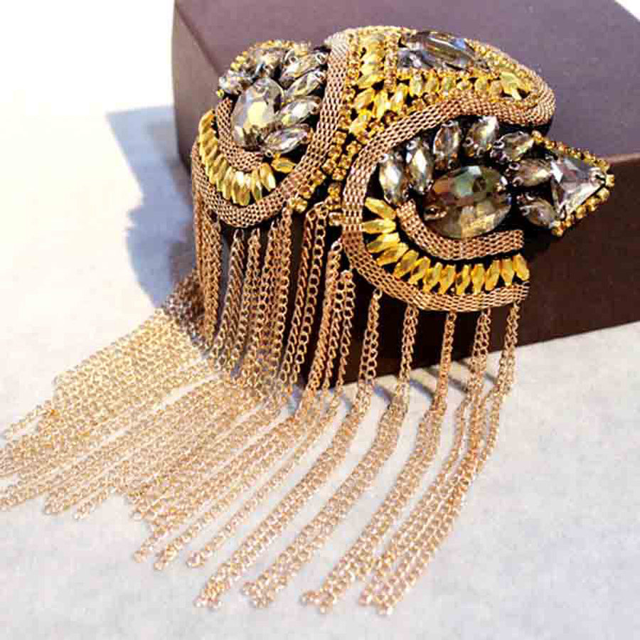 Handgemachte goldene Strass-Epauletten mit Quasten, modisches Schulterabzeichen.