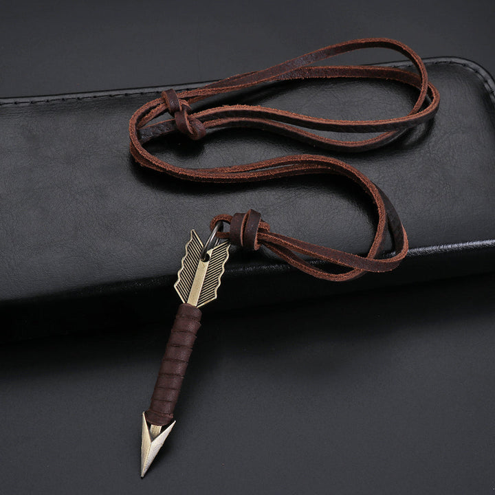 Handgemachte Vintage Leder Pfeil Anhänger Halskette, braun, für Männer und Frauen, Punk-Stil.