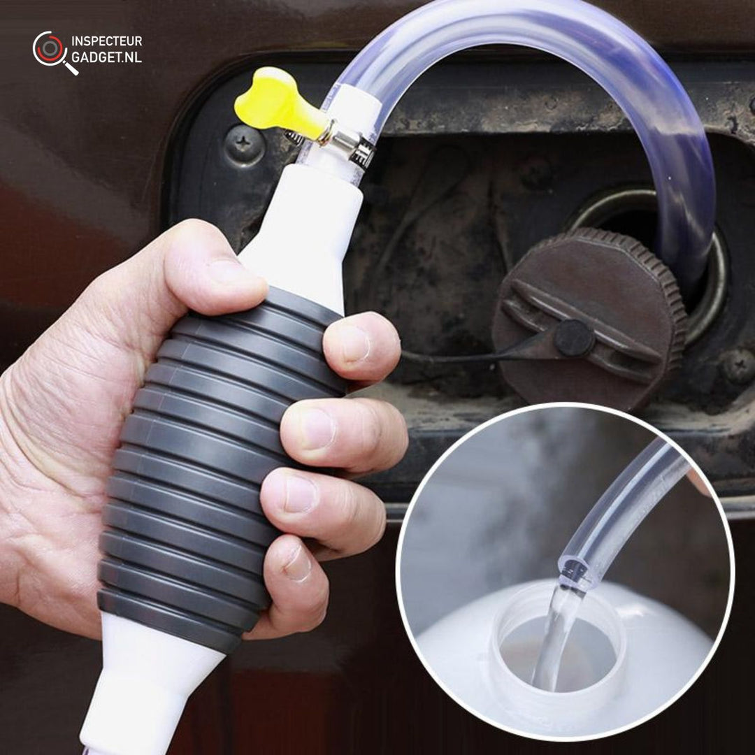 Handpumpe für Flüssigkeiten, schwarz-weiß, mit transparentem Schlauch, ideal für Benzinübertragung.