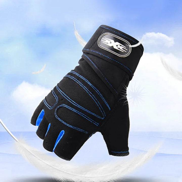 Schwarzer Fitness-Handschuh mit blauen Nähten, halbfinger, atmungsaktiv, für Krafttraining.