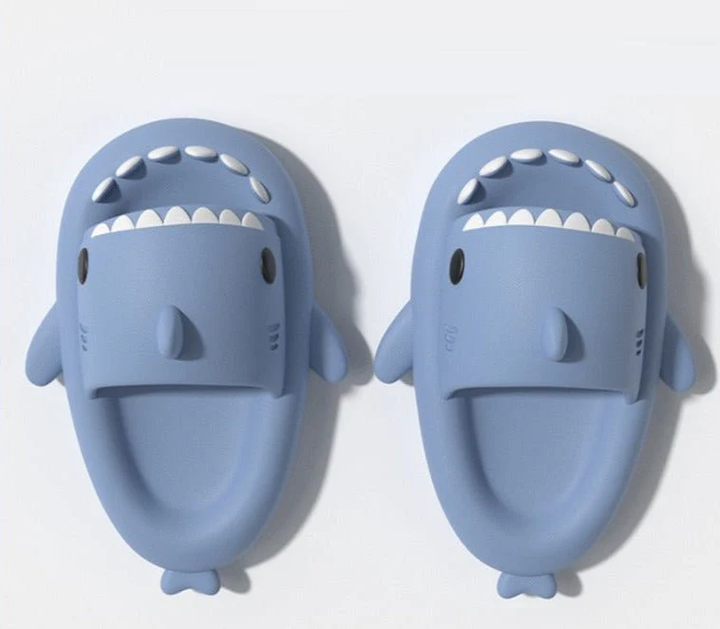Blaue Hausschuhe in Hai-Form für Kinder, rutschfest, bequem, lustiges Design.