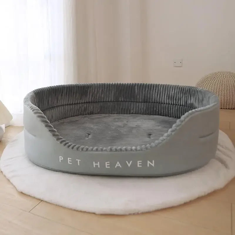 Graues Hundebett aus Plüsch, oval, rutschfest, bequem, für Haustiere, Wohnzimmer.