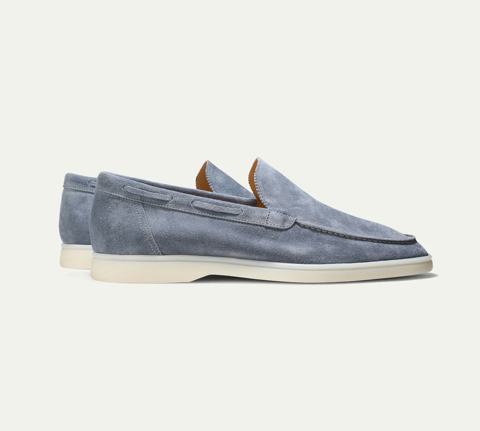 Graue Herren-Lederloafer, Wildleder, rutschfeste Sohle, elegantes Design.