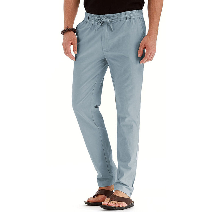 Hellblaue Herren-Lose-Fit-Hose mit elastischem Bund, ideal für Freizeitkleidung.