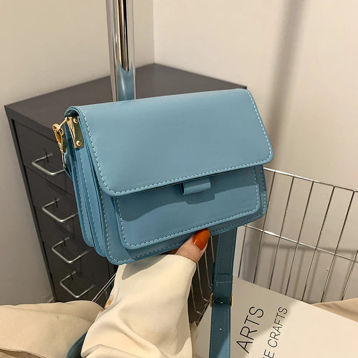 Blaue Umhängetasche aus Leder, modisch, Damenaccessoire, elegantes Design, Alltagsgebrauch.
