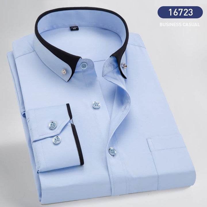 Hellblaues Business-Hemd mit schwarzem Kragen, Knopfleiste, langärmelig, Herrenmode.