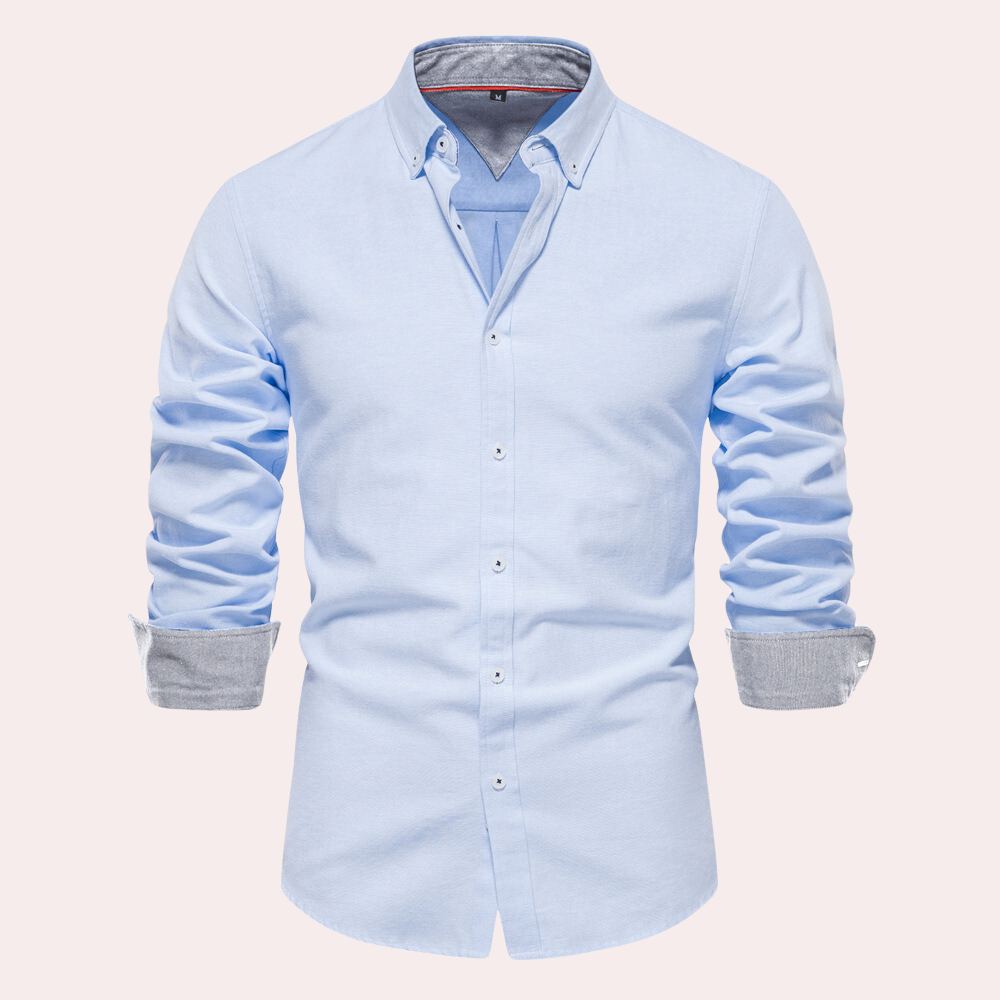 Hellblaues Herrenhemd, Button-Down, Baumwolle, langärmelig, elegantes Design.