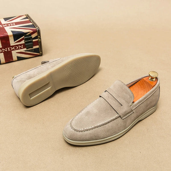 Herren Mokassins aus Wildleder in Beige, rutschfeste Sohle, elegantes Design, Freizeitschuh.