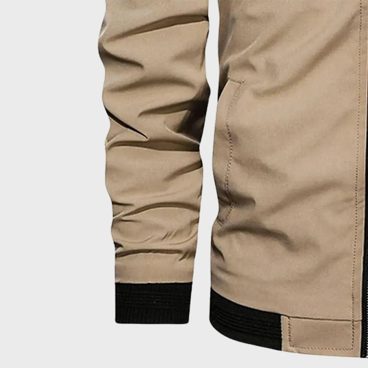 Herren Bomberjacke beige, Baumwolle, modisch, Reißverschluss, Freizeitkleidung, Herbstmode.