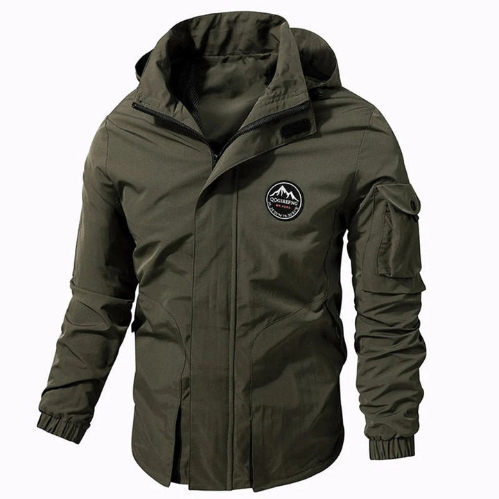 Grüne Herren-Bomberjacke mit Kapuze, Outdoor-Design, Reißverschluss, wetterfest.