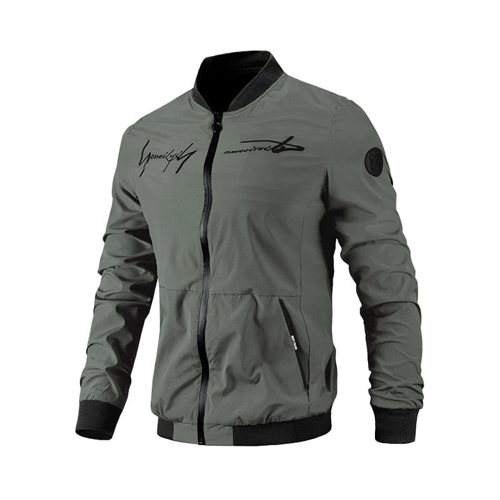 Grüne Herren-Bomberjacke, Reißverschluss, Schriftzug, modisch, lässig, leicht, Polyester.