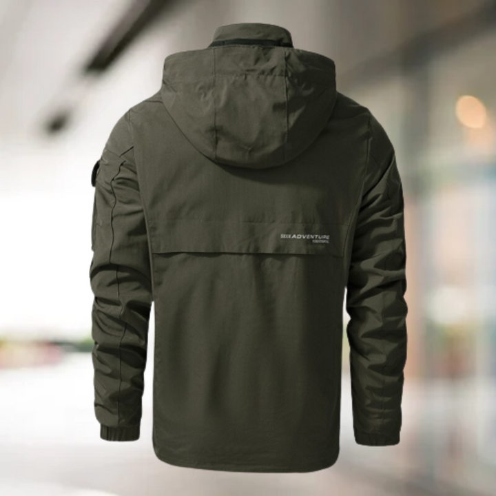 Grüne Outdoor-Jacke mit Kapuze, wasserabweisend, für Herren, ideal für Abenteuer und Wandern.