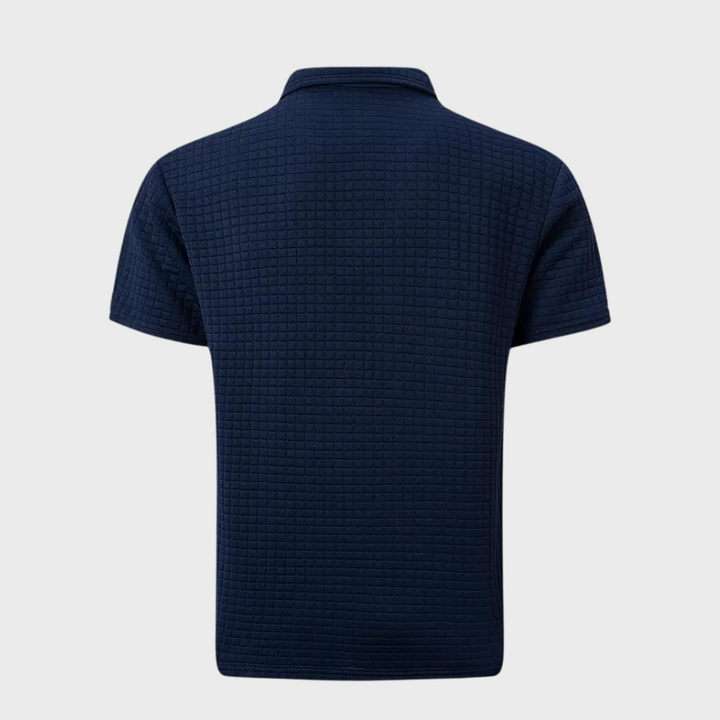 Dunkelblaues Herren-Poloshirt aus Baumwolle, kurzärmelig, strukturierter Stoff.