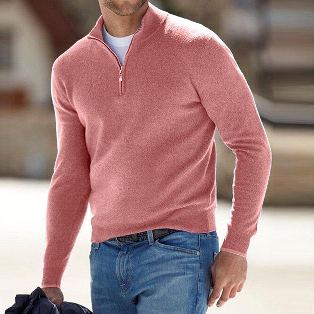 Mann in rosa Strickpullover mit Reißverschluss, lässig, modisch, Herbstmode, Herrenbekleidung.