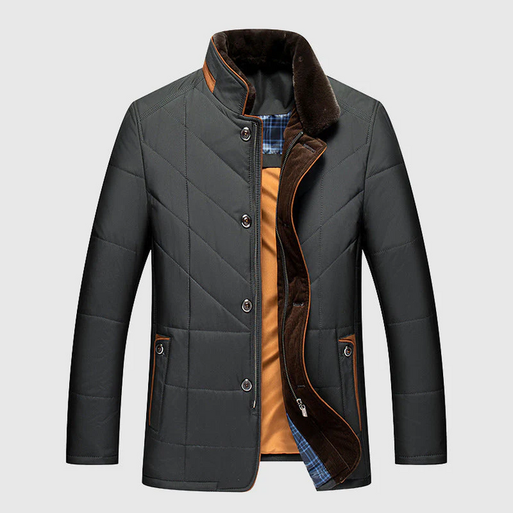 Dunkelgraue Herrenjacke mit Stehkragen, gesteppt, Knopfleiste, braune Details, Wintermode.