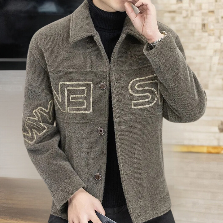 Männerjacke aus Wolle, olivgrün, mit Knöpfen und gesticktem Muster, modisch und warm.