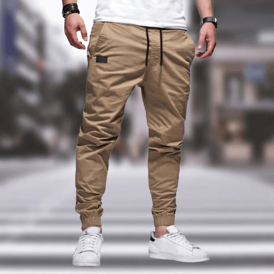 Beige Herren-Cargohose, lässig, mit Taschen, elastischer Bund, ideal für Freizeitmode.