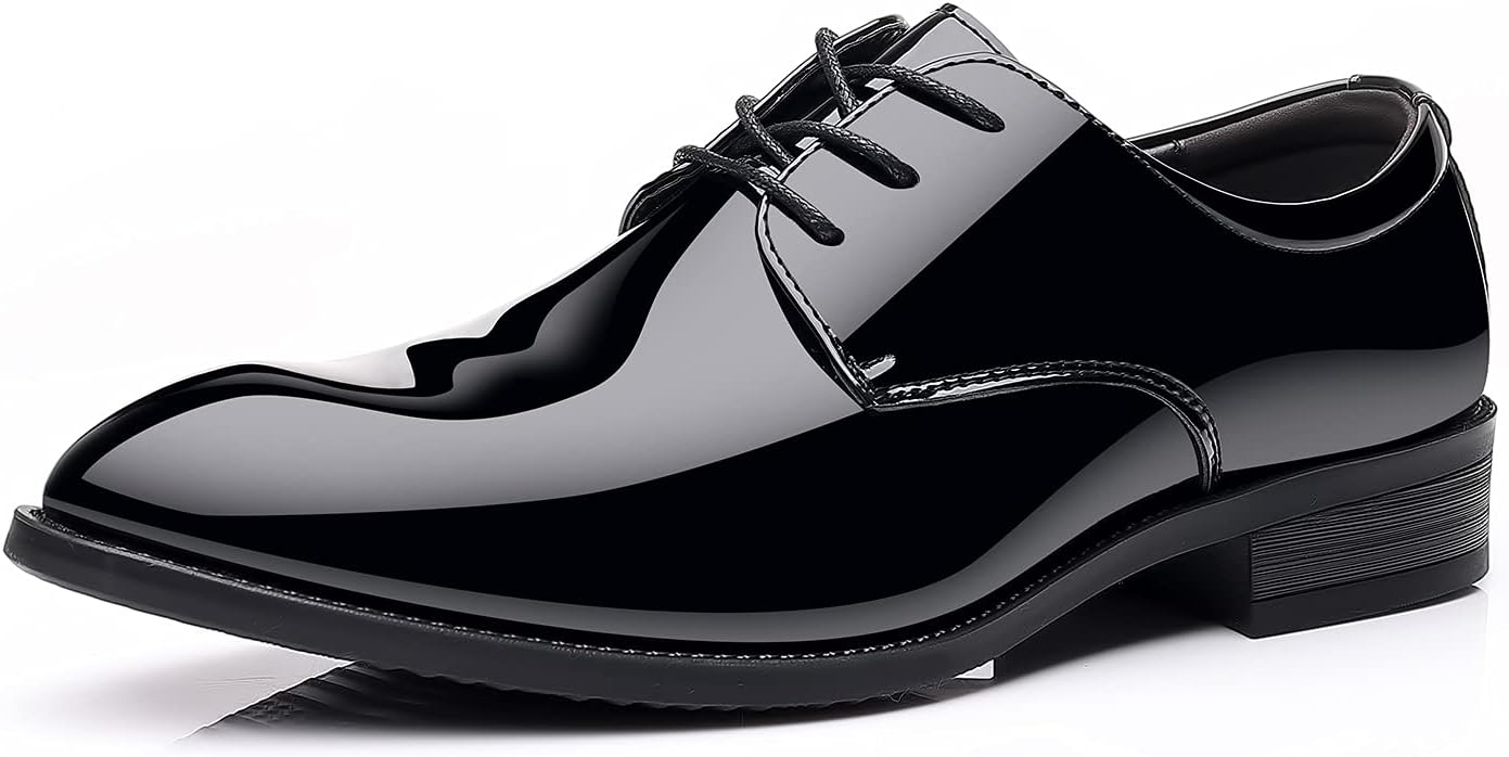 Schwarzer Lackleder-Herrenschuh, eleganter Schnürschuh, formeller Business-Look.