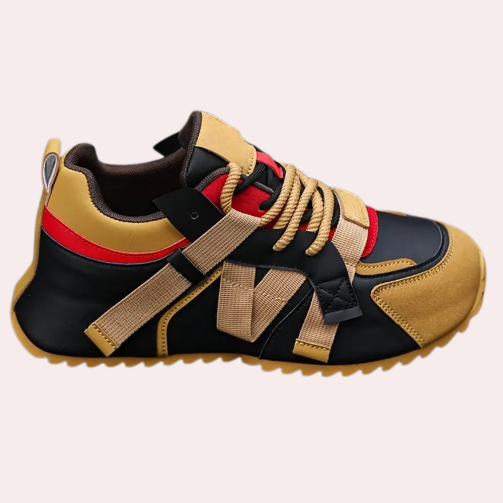Gelber und schwarzer Sneaker mit roten Akzenten, sportlich, modisch, Herren-Freizeitschuh.