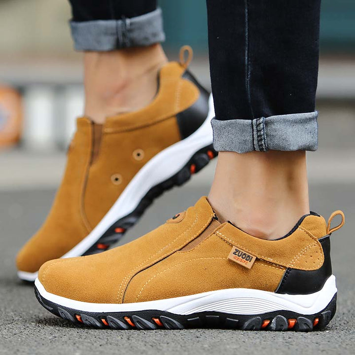 Braune Herren-Sneaker aus Wildleder, rutschfeste Sohle, lässig, bequem, modisch.