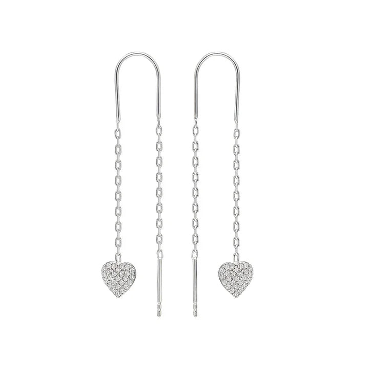 Silberne Herz-Ohrringe mit Ketten, funkelnde Kristalle, eleganter Schmuck, Damenaccessoire.